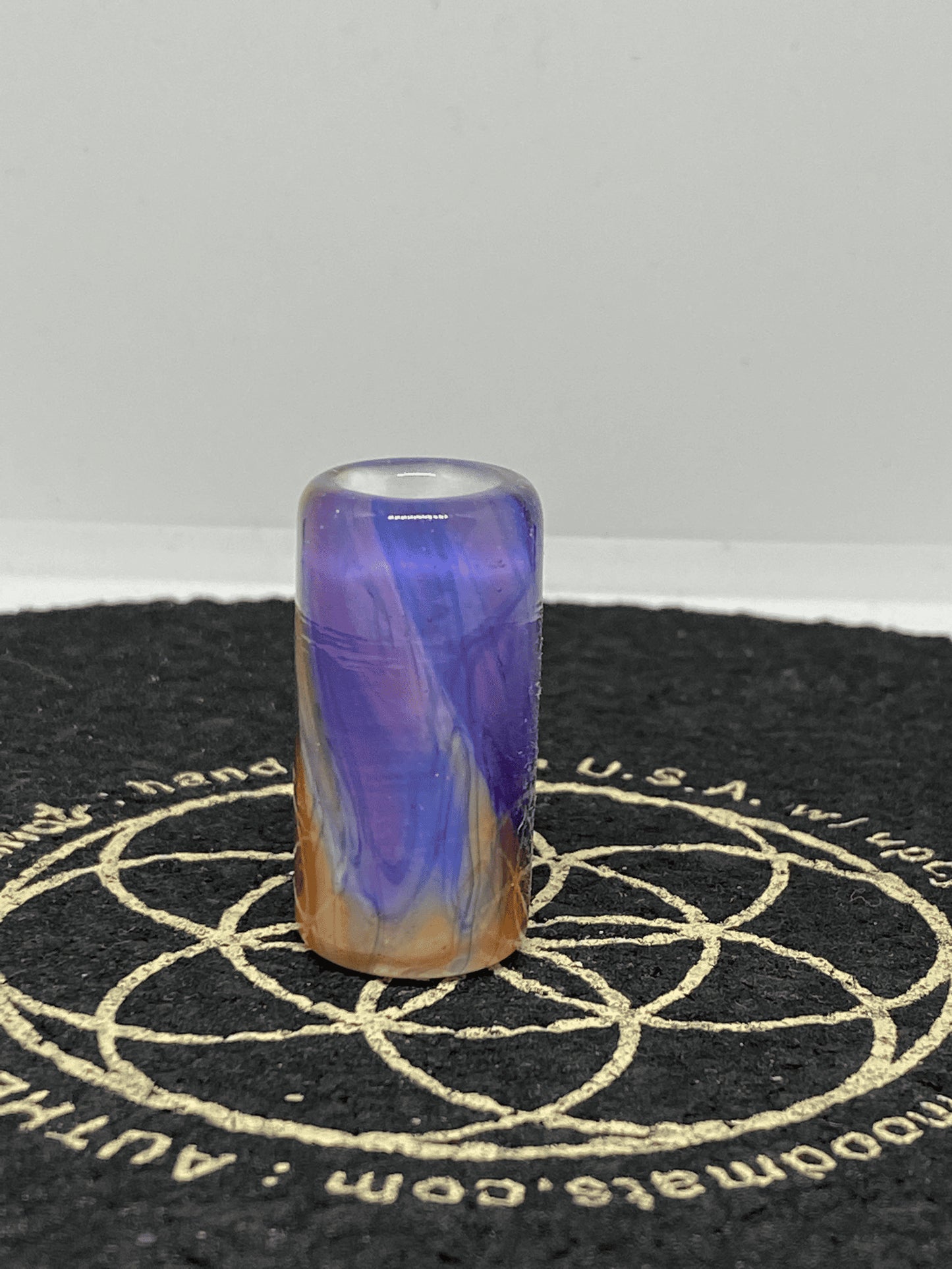 heady art piece - Bead (C) by Scomo Moanet (2021)