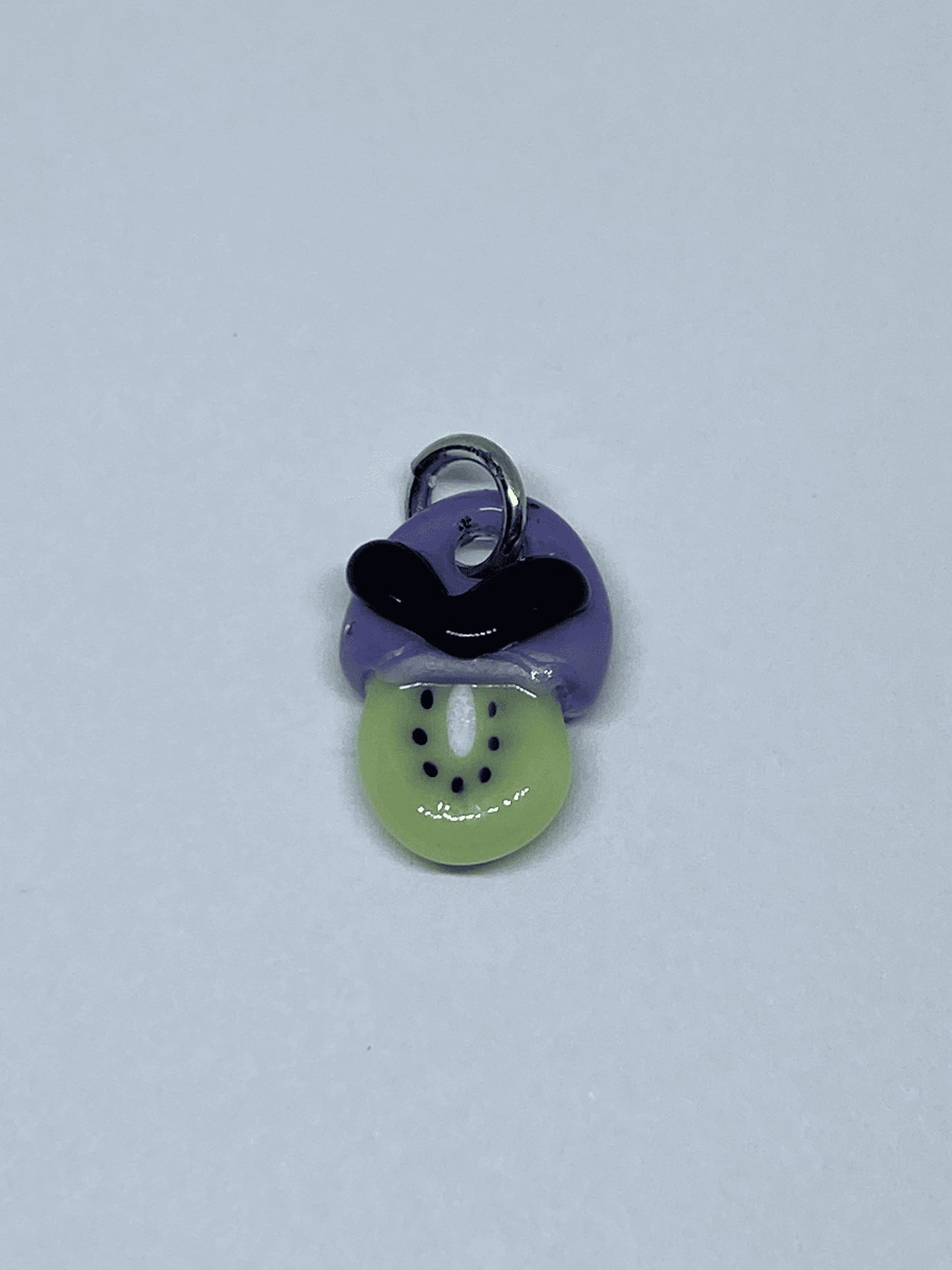 artisan-crafted art piece - Tiny Kiwi Charm (A) by Sakibomb (2021)