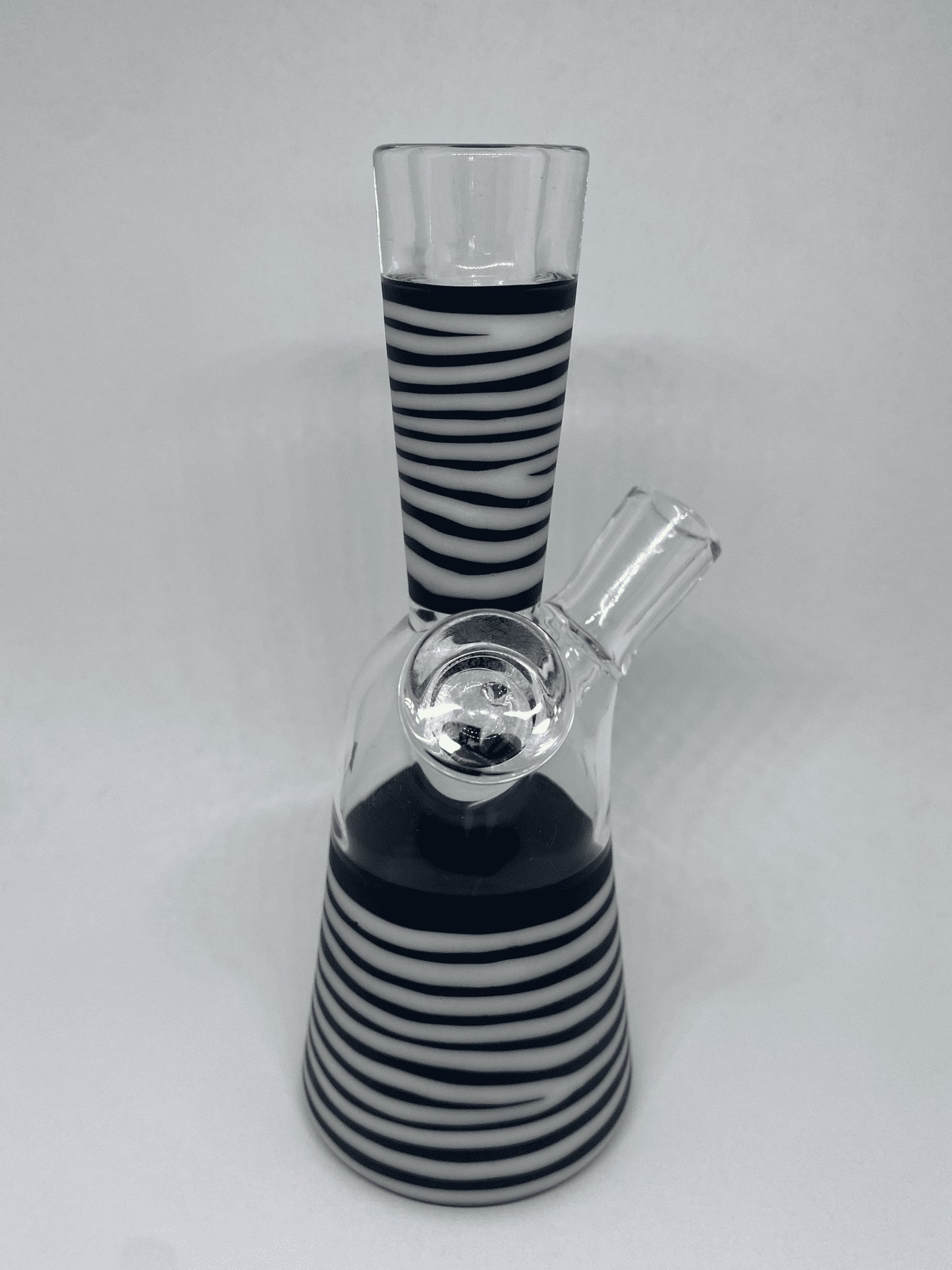 exquisite art piece - White Diamond Series Zoo Tube by Robertson Glass (2021)