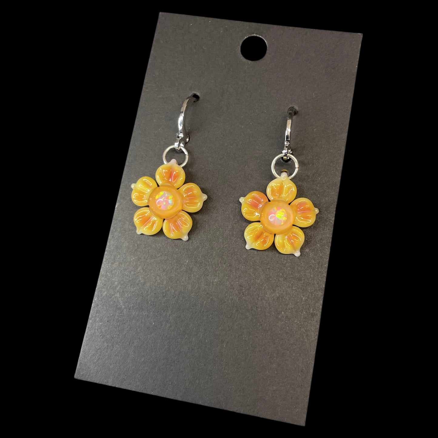 Plain Flower Earrings (B) by Mars Glassworks (2025)