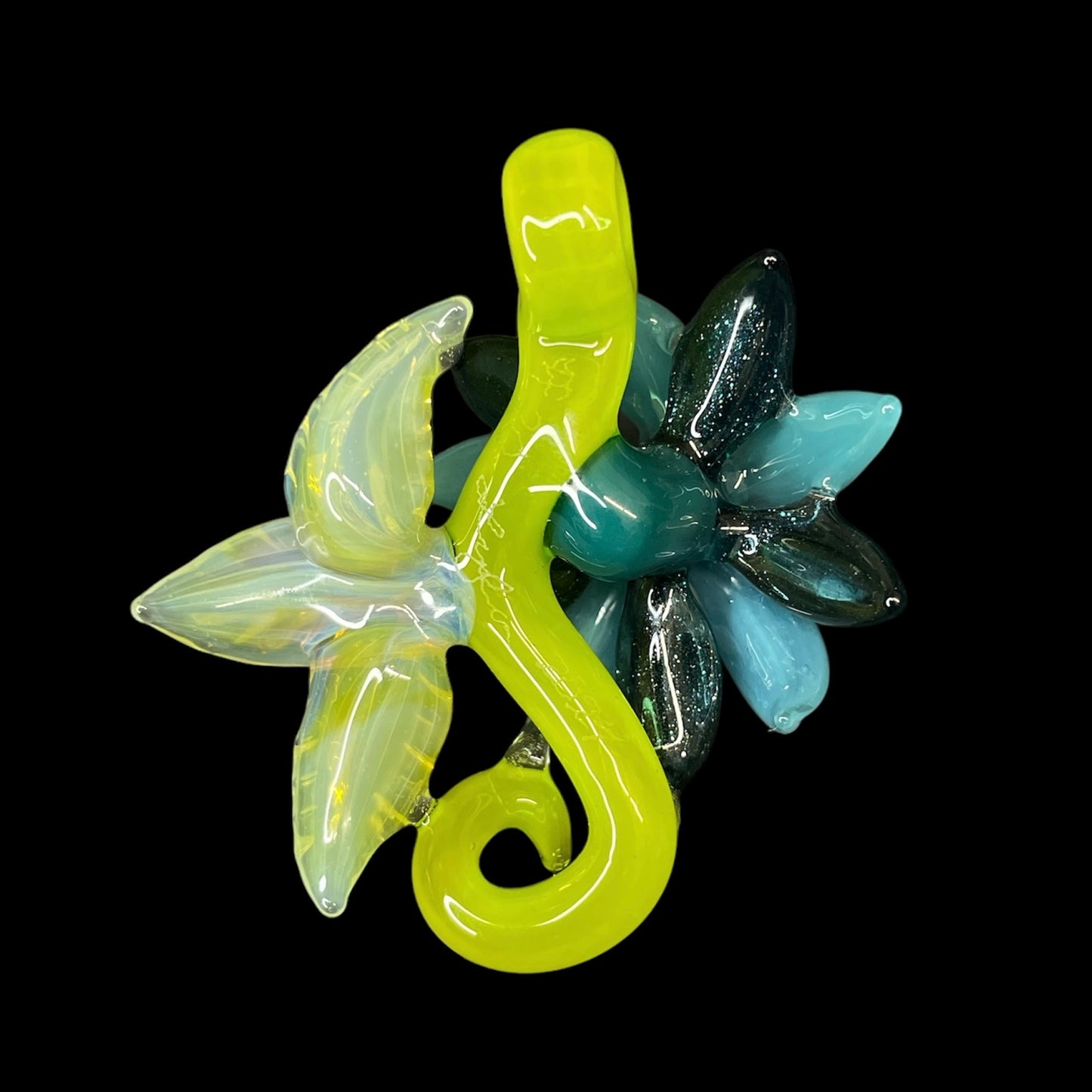 Flower Pendant (B) by LaceFace (2024)