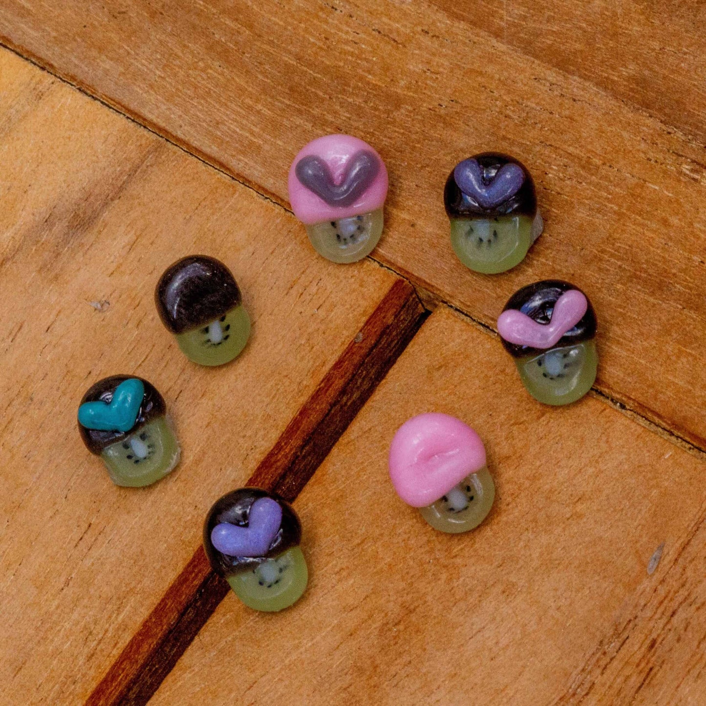 exquisite art piece - Tiny Flat Kiwi Pearl w/ Pink Heart by Sakibomb