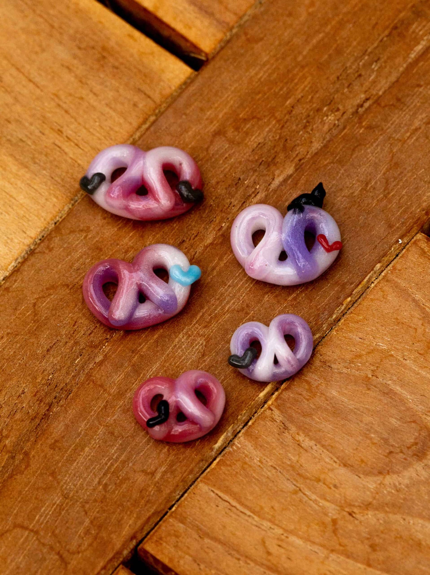 artisan-crafted glass pendant - White & Purple Meow Mix Pretzel Pendant w/ Black Heart by Sakibomb