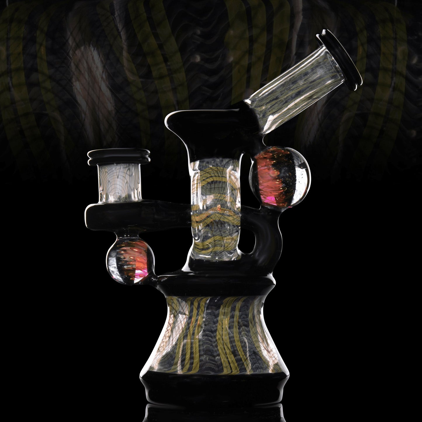 innovative design of the Wormhole Rig by JD Maplesden x Doomsday Glass