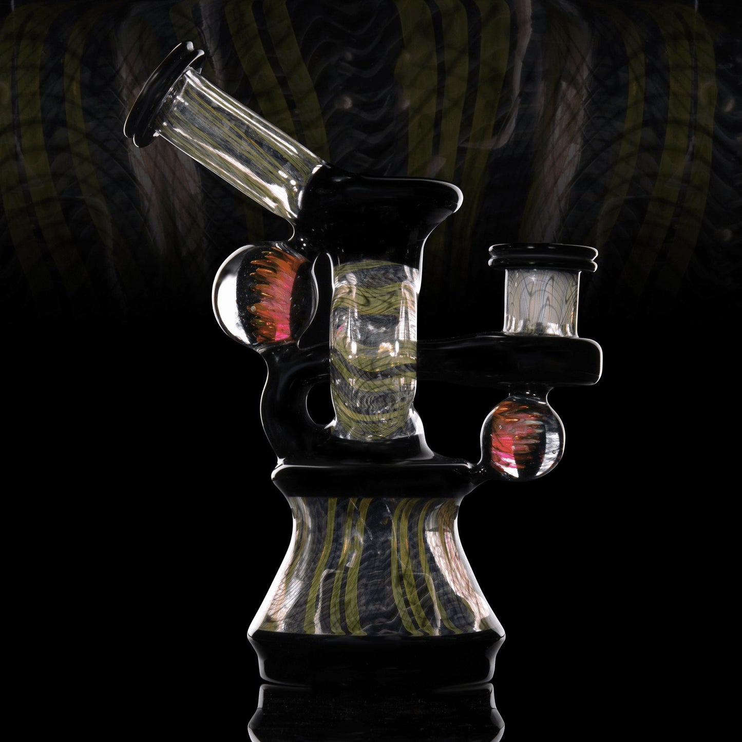 innovative design of the Wormhole Rig by JD Maplesden x Doomsday Glass