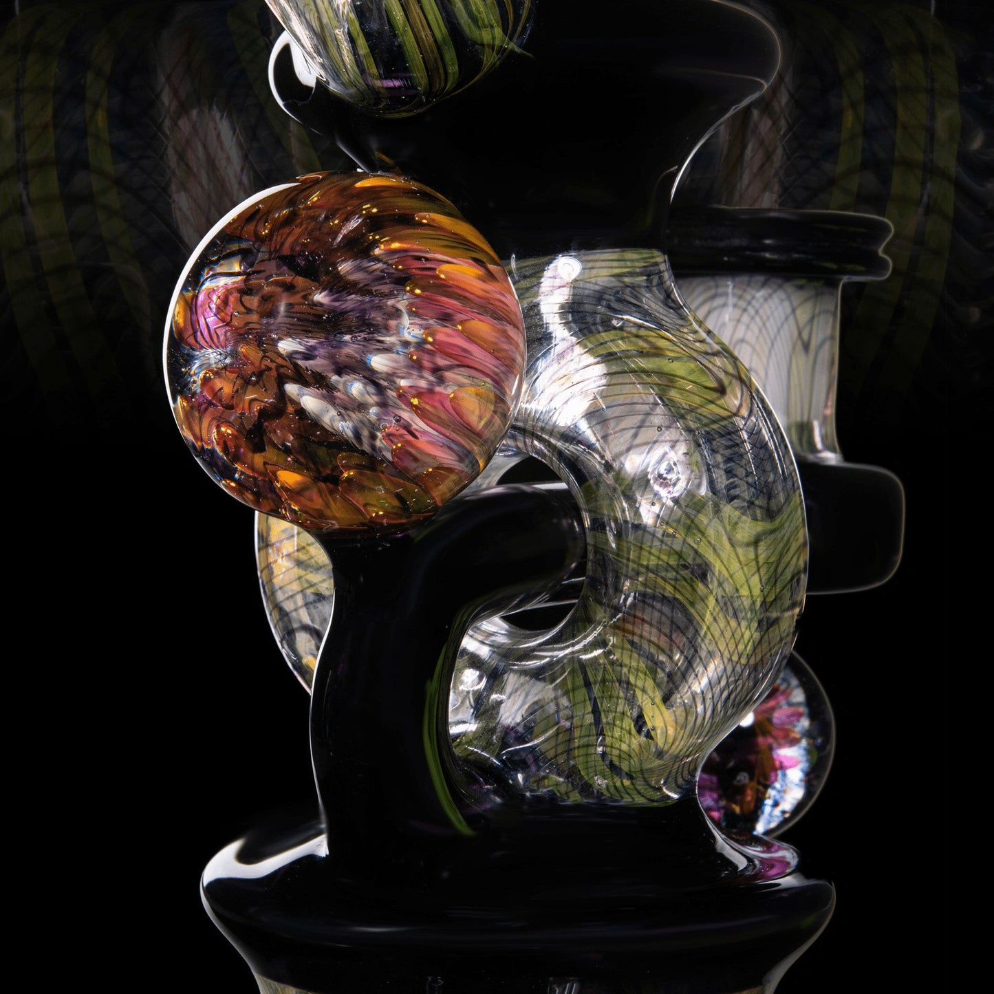 innovative design of the Wormhole Rig by JD Maplesden x Doomsday Glass