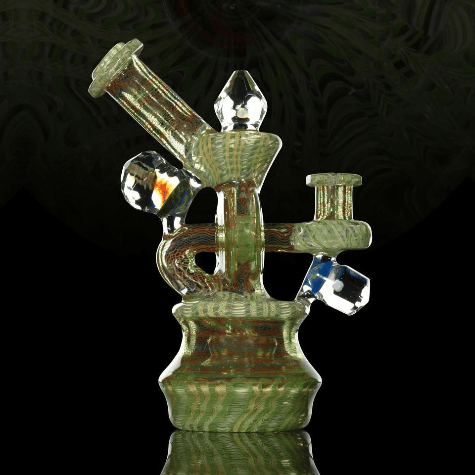 exquisite design of the Wormhole Rig by JD Maplesden x Cowboy Glass x Facet Mama