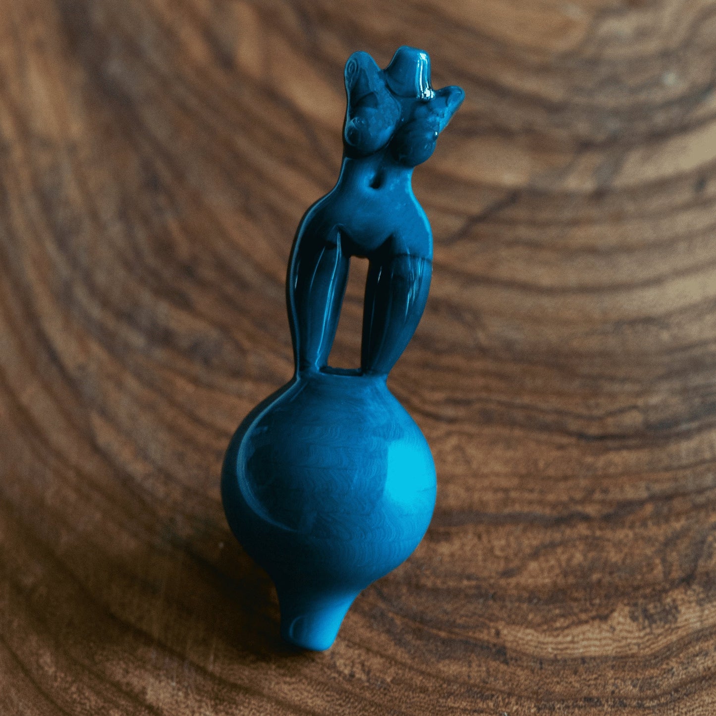 stylish design of the Aqua Azul Dabber Tool & Carb Cap Set by KT Scissorbaby