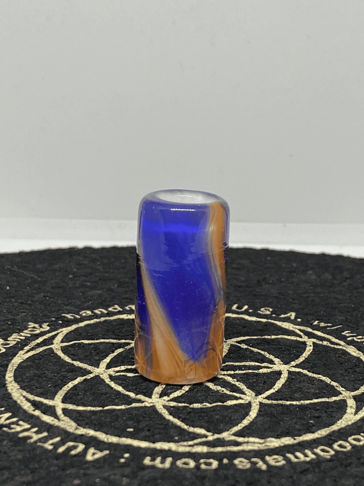 heady art piece - Bead (C) by Scomo Moanet (2021)
