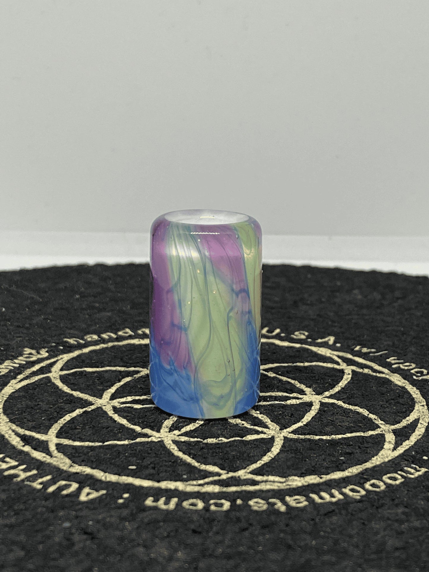 exquisite art piece - Bead (F) by Scomo Moanet (2021)