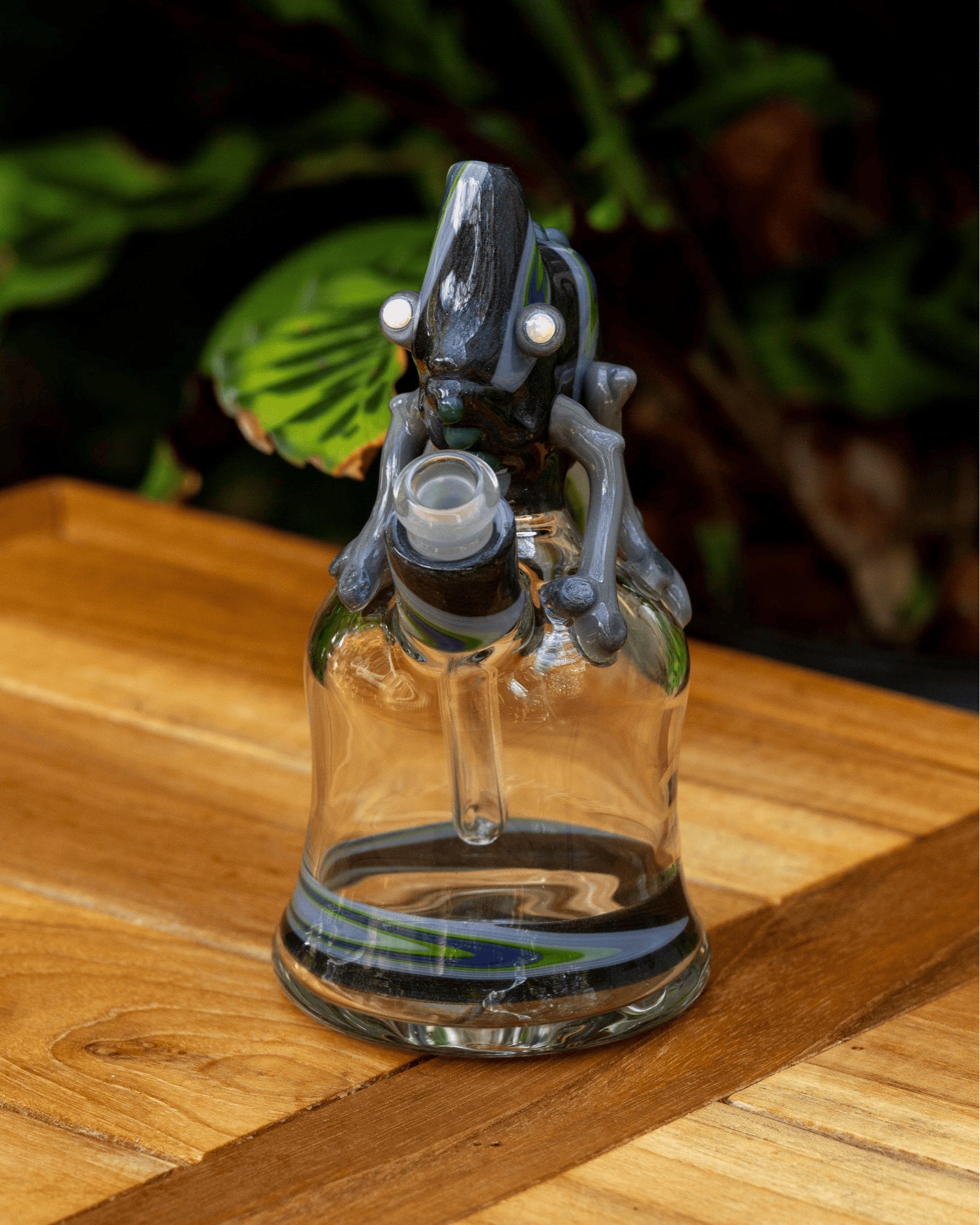 heady design of the Gray/Purple/Green Chameleon Wig Wag Rig w/ Opal Eyes by Willy That Glass Guy