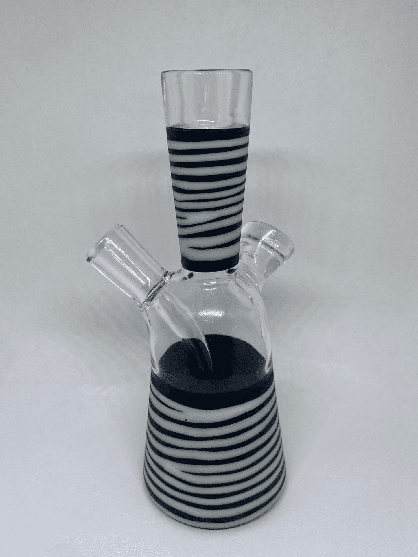 exquisite art piece - White Diamond Series Zoo Tube by Robertson Glass (2021)