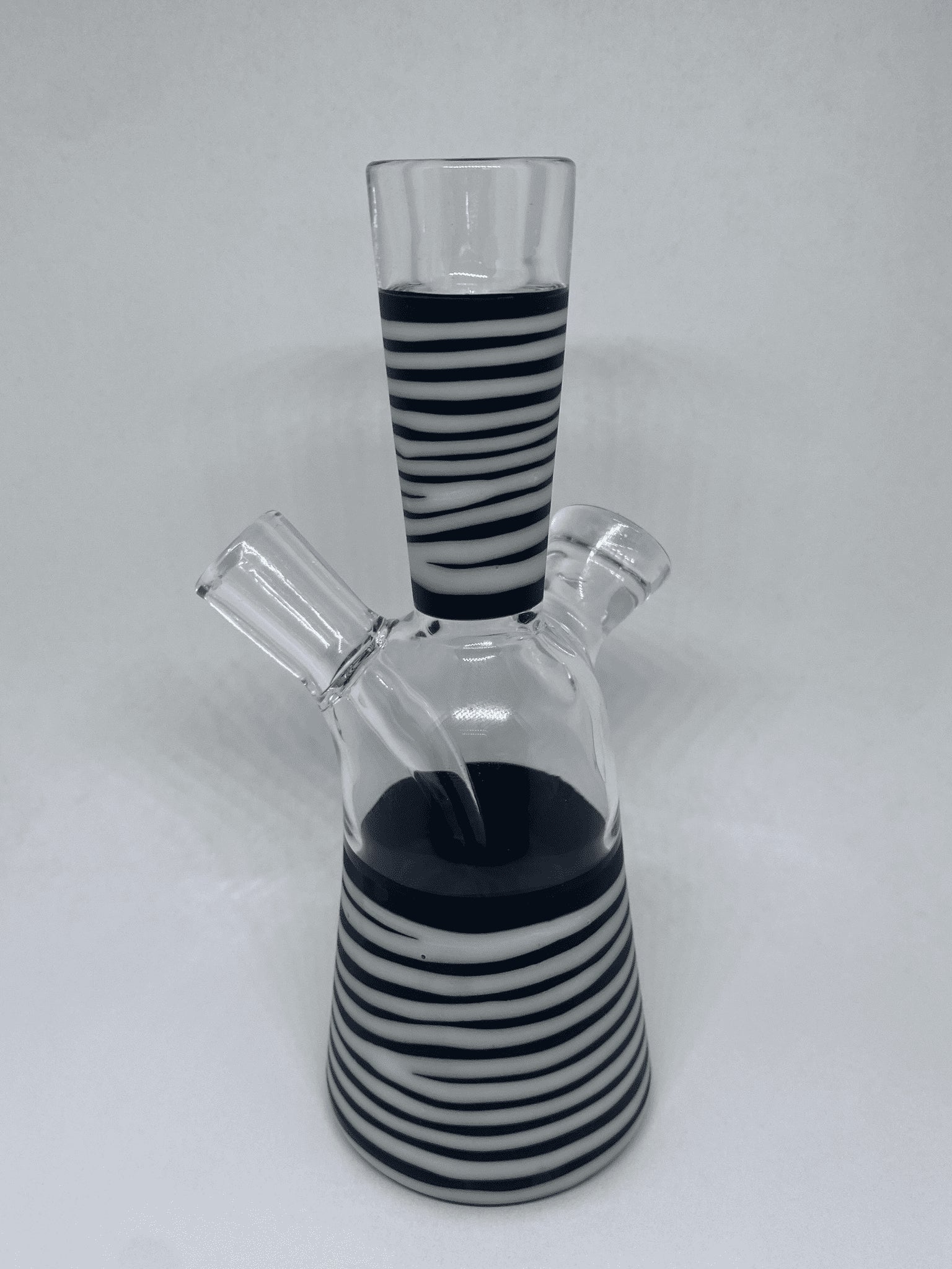 exquisite art piece - White Diamond Series Zoo Tube by Robertson Glass (2021)