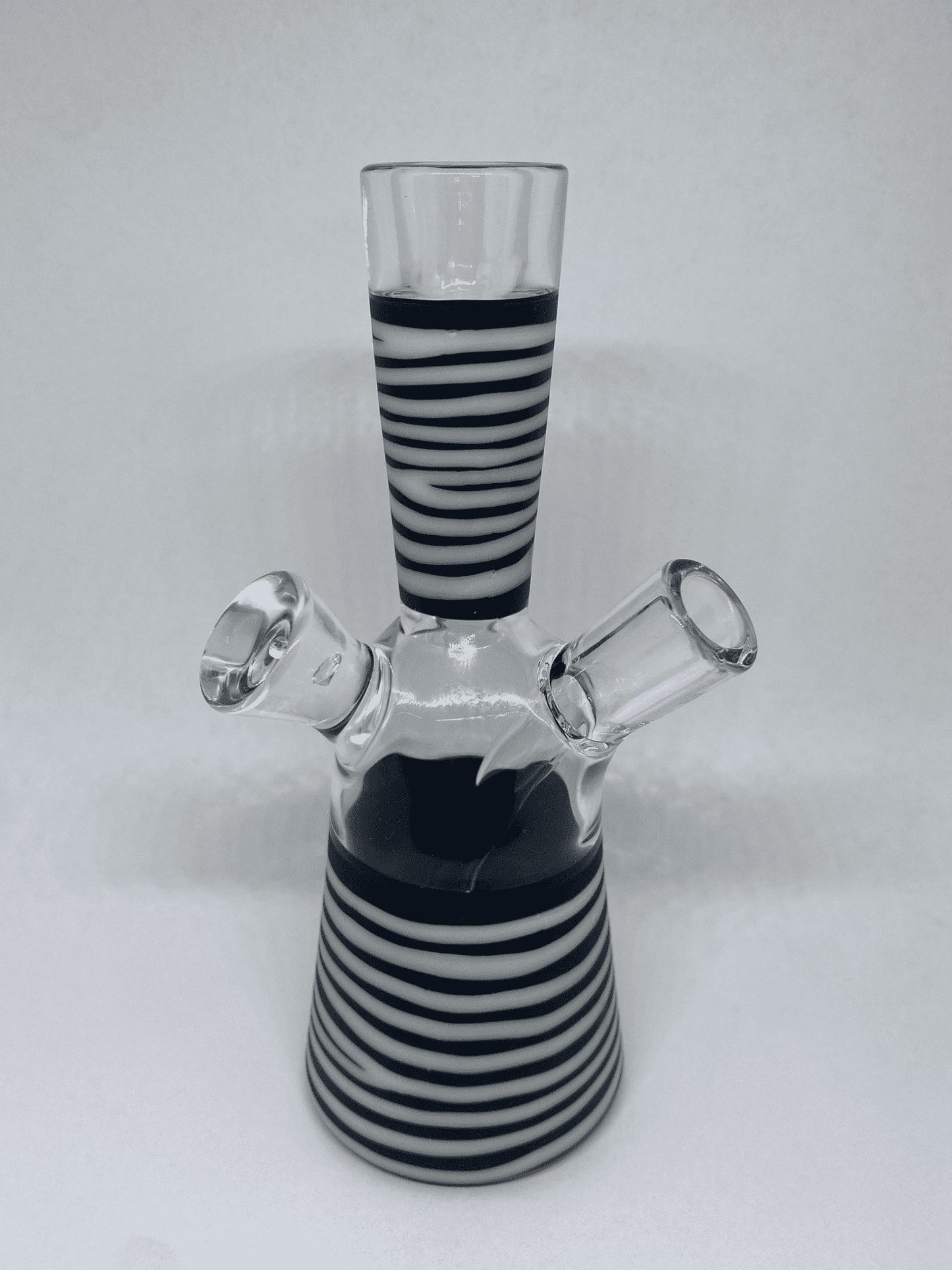 exquisite art piece - White Diamond Series Zoo Tube by Robertson Glass (2021)