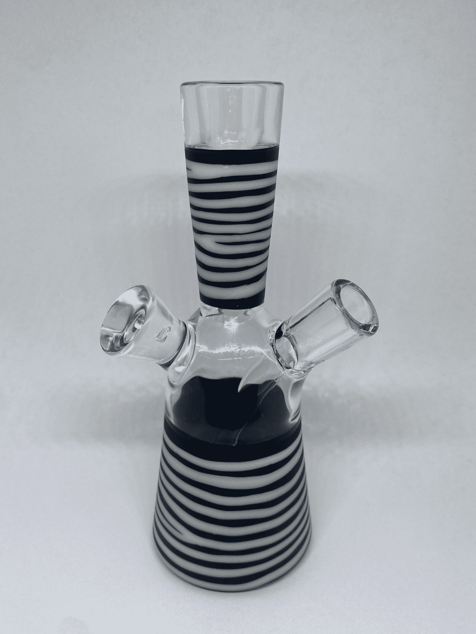 exquisite art piece - White Diamond Series Zoo Tube by Robertson Glass (2021)