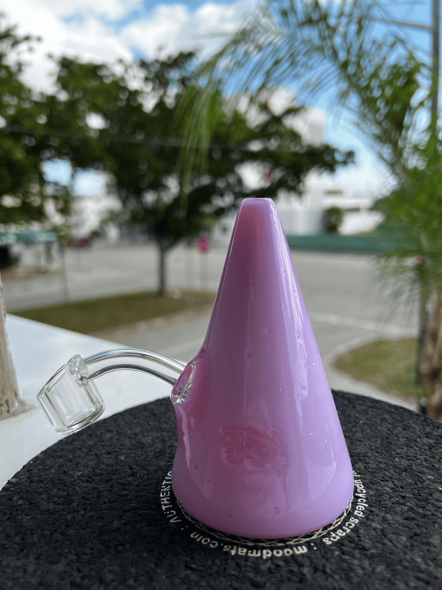 hand-blown design of the (JBD2) JBD Color Cone Rig