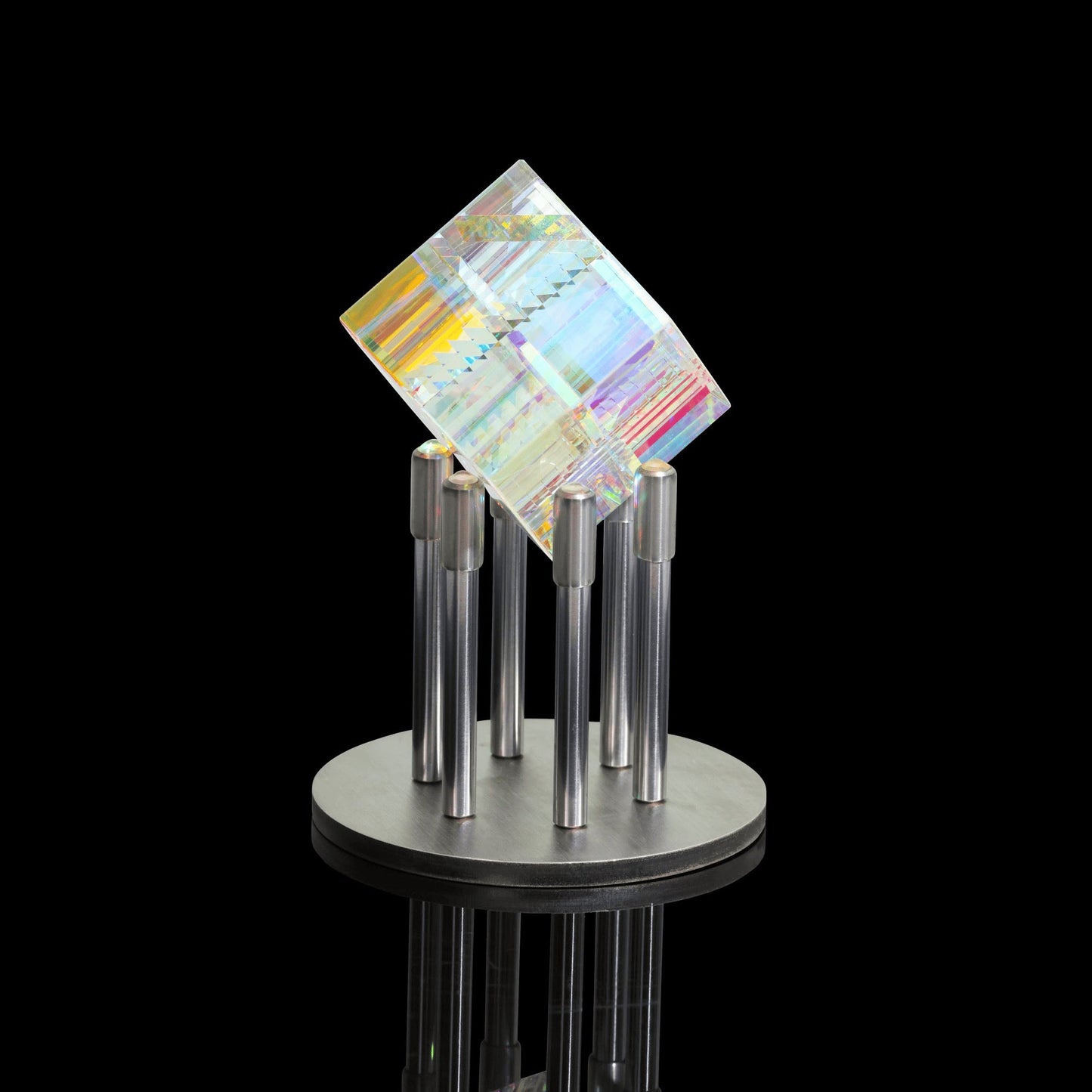artisan-crafted art piece - Auroa Reflection Cube by Akihiro Glass