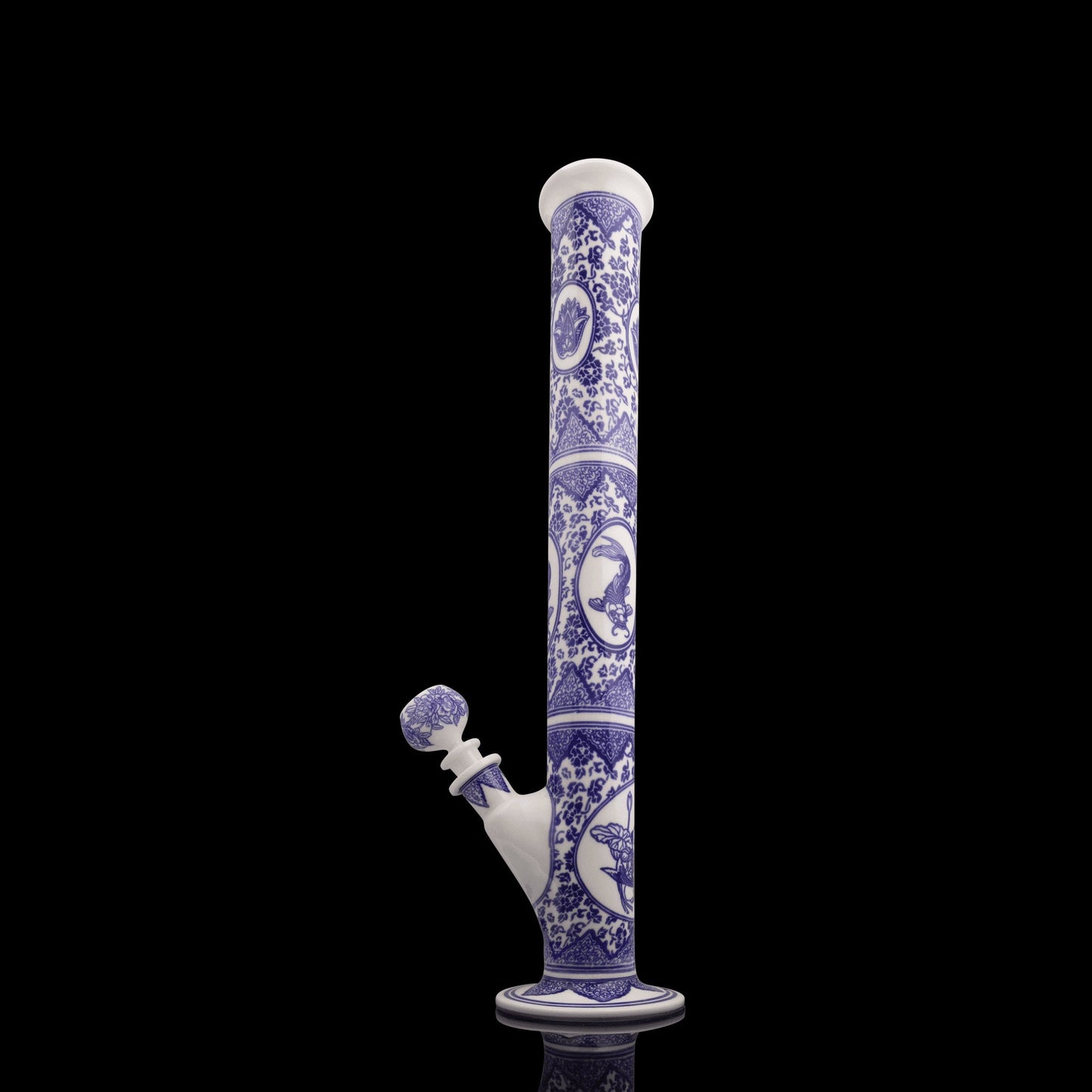 luxurious design of the Chinoiserie Bong by Kurt B (SCOPE 2022)