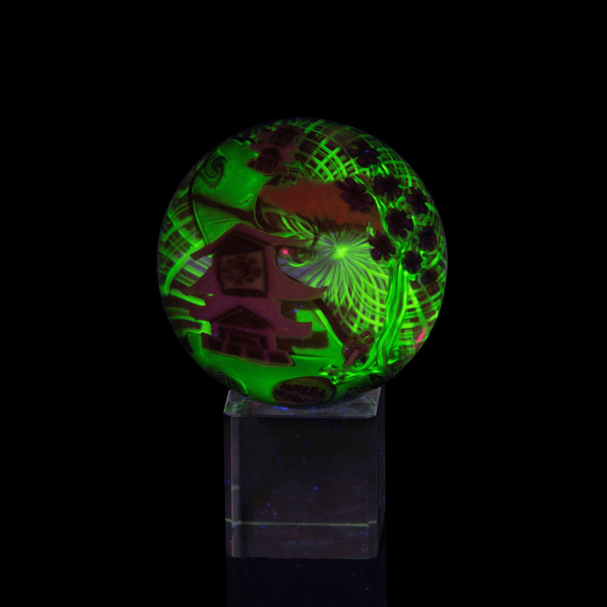 hand-blown design of the Straightforward Multilayered Yesulga Castle Marble With Reticello Background Marble by Piper Dan (SCOPE 2022)