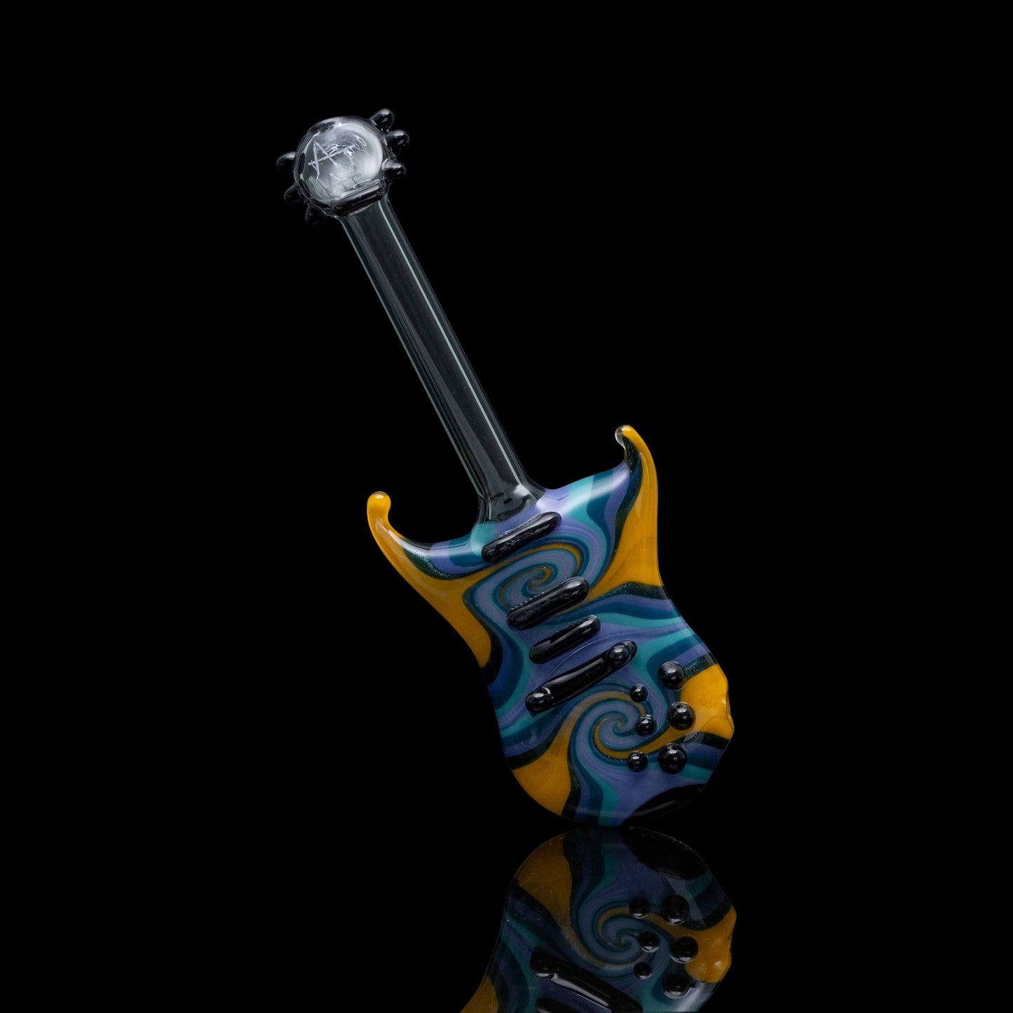 hand-blown design of the Wig Wag Guitar Pipe (J) by AJ Roberts