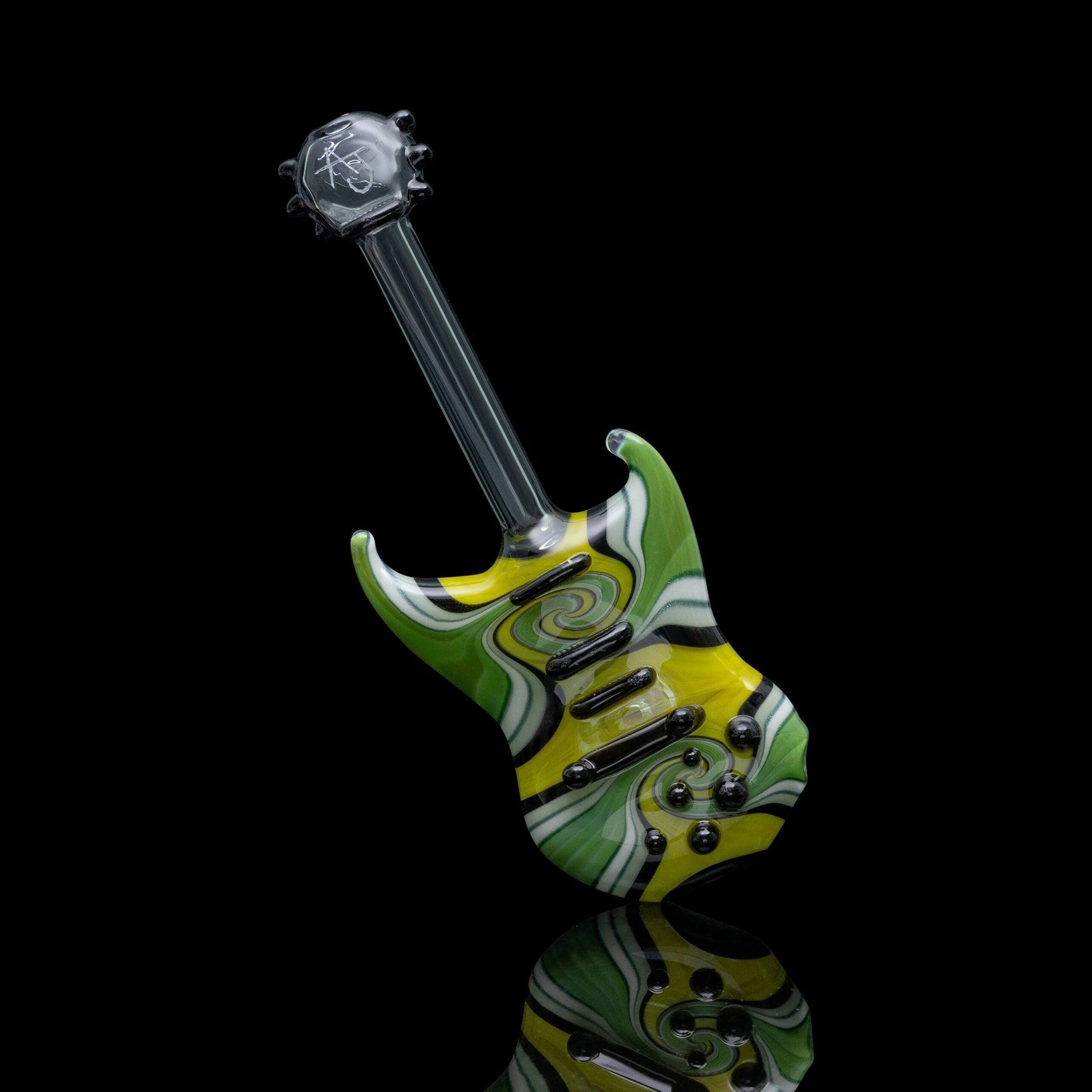 luxurious design of the Wig Wag Guitar Pipe (E) by AJ Roberts