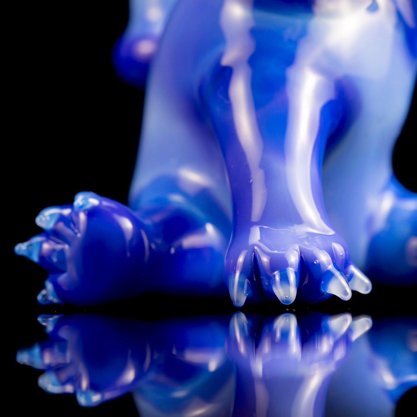 innovative design of the Frenchie Rig by Firefly Glass x Swanny (2023)