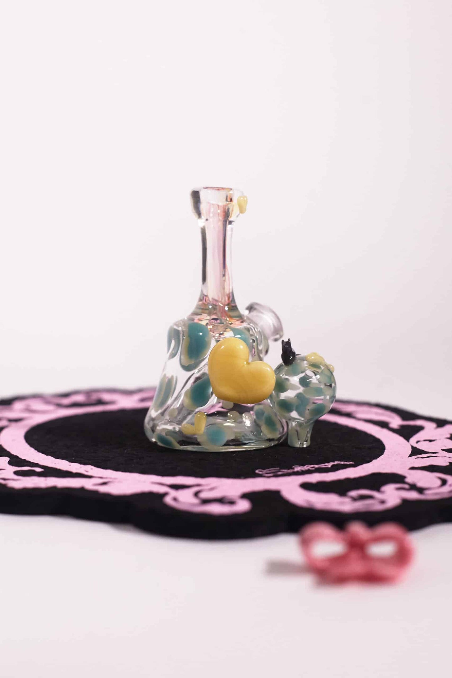 unique design of the Sakibomb Fumed Neck Tube Bubble Cap Set