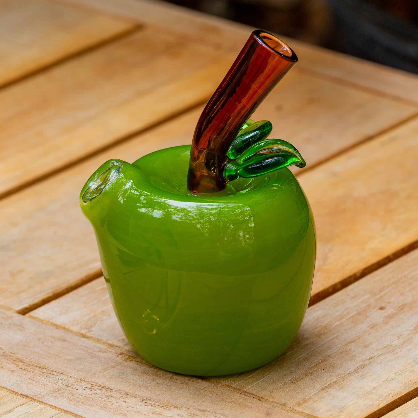 innovative design of the Green Apple Rig by Pouch Glass