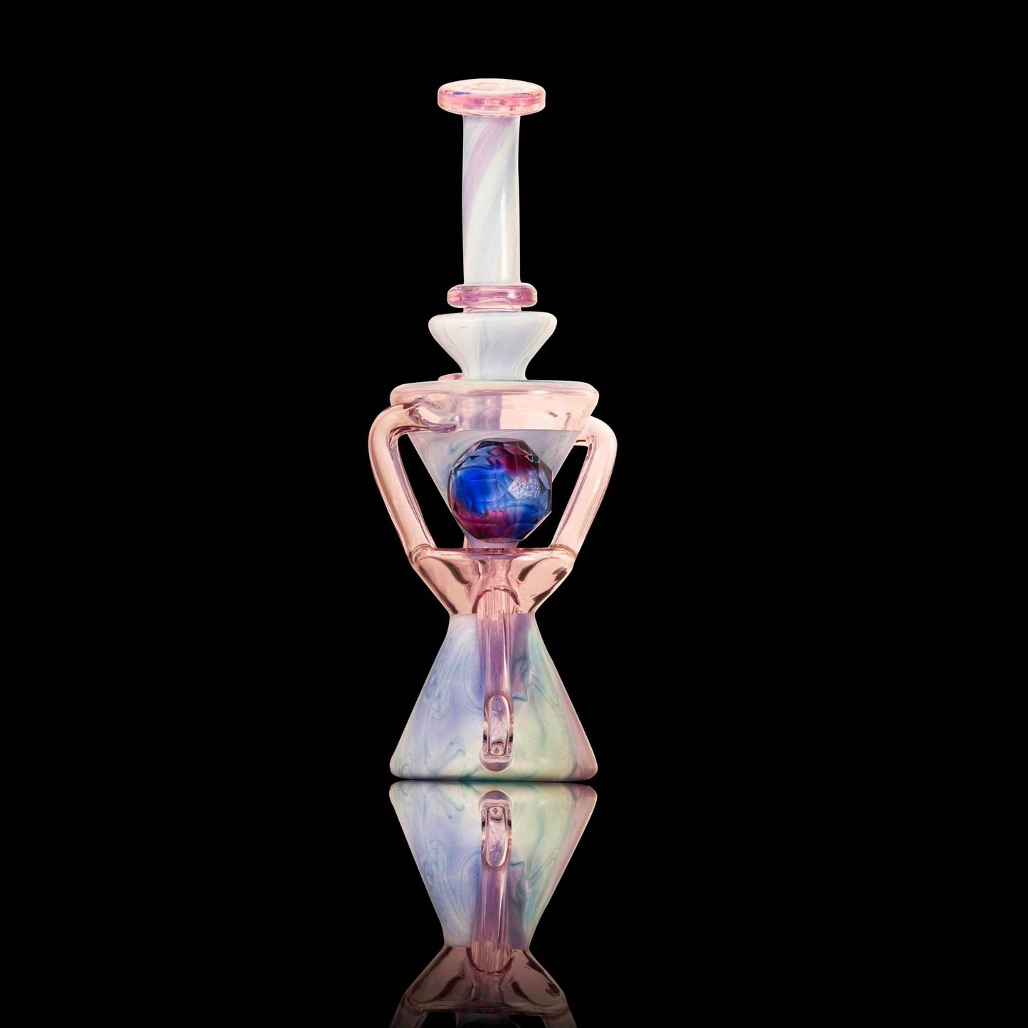 comfortable design of the Scribble Recycler by Captncronic Glass x Scomo Moanet (2021)