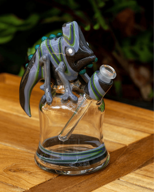 heady design of the Gray/Purple/Green Chameleon Wig Wag Rig w/ Opal Eyes by Willy That Glass Guy