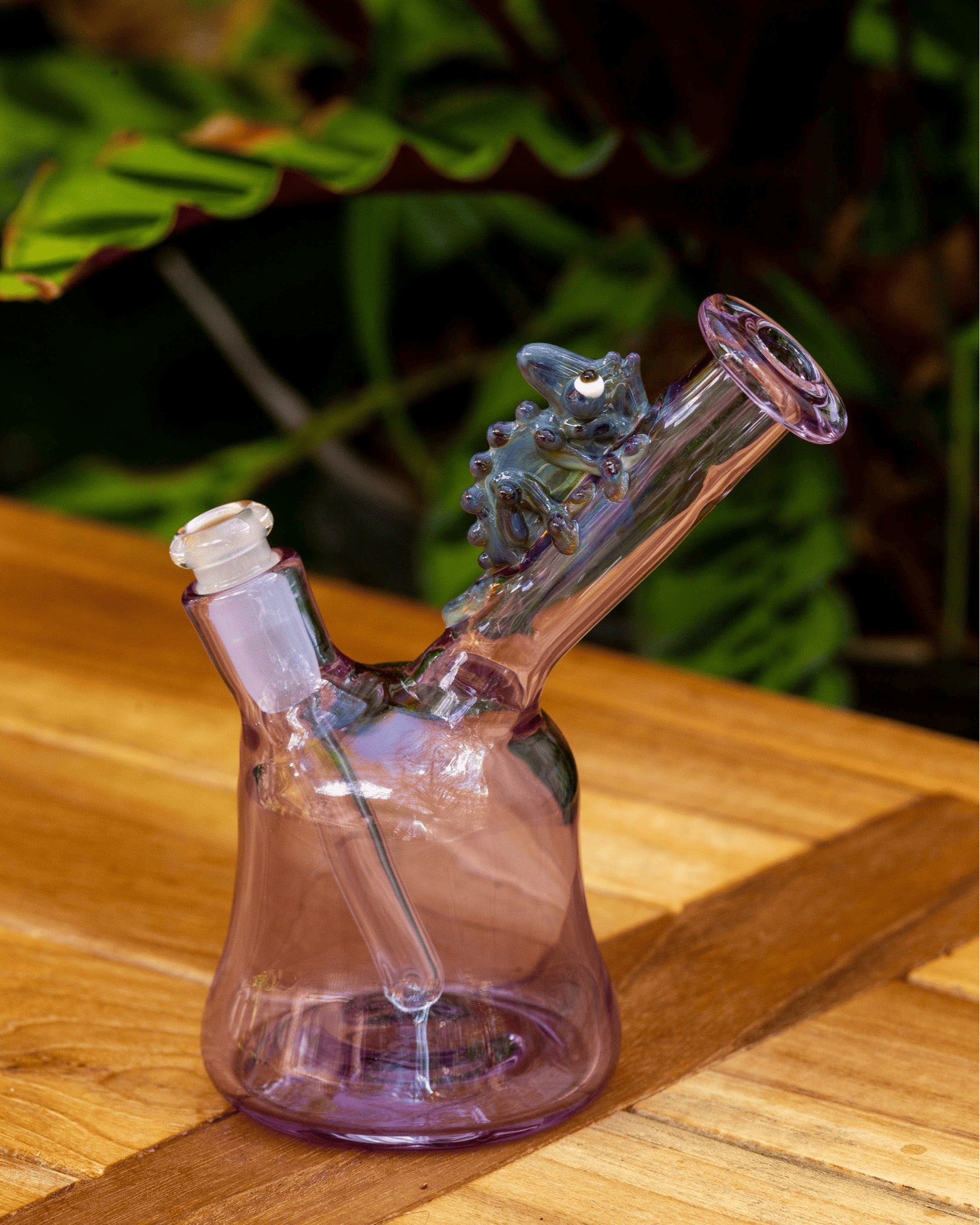 innovative design of the Purple Color Rig w/ Chameleon (B) by Willy That Glass Guy