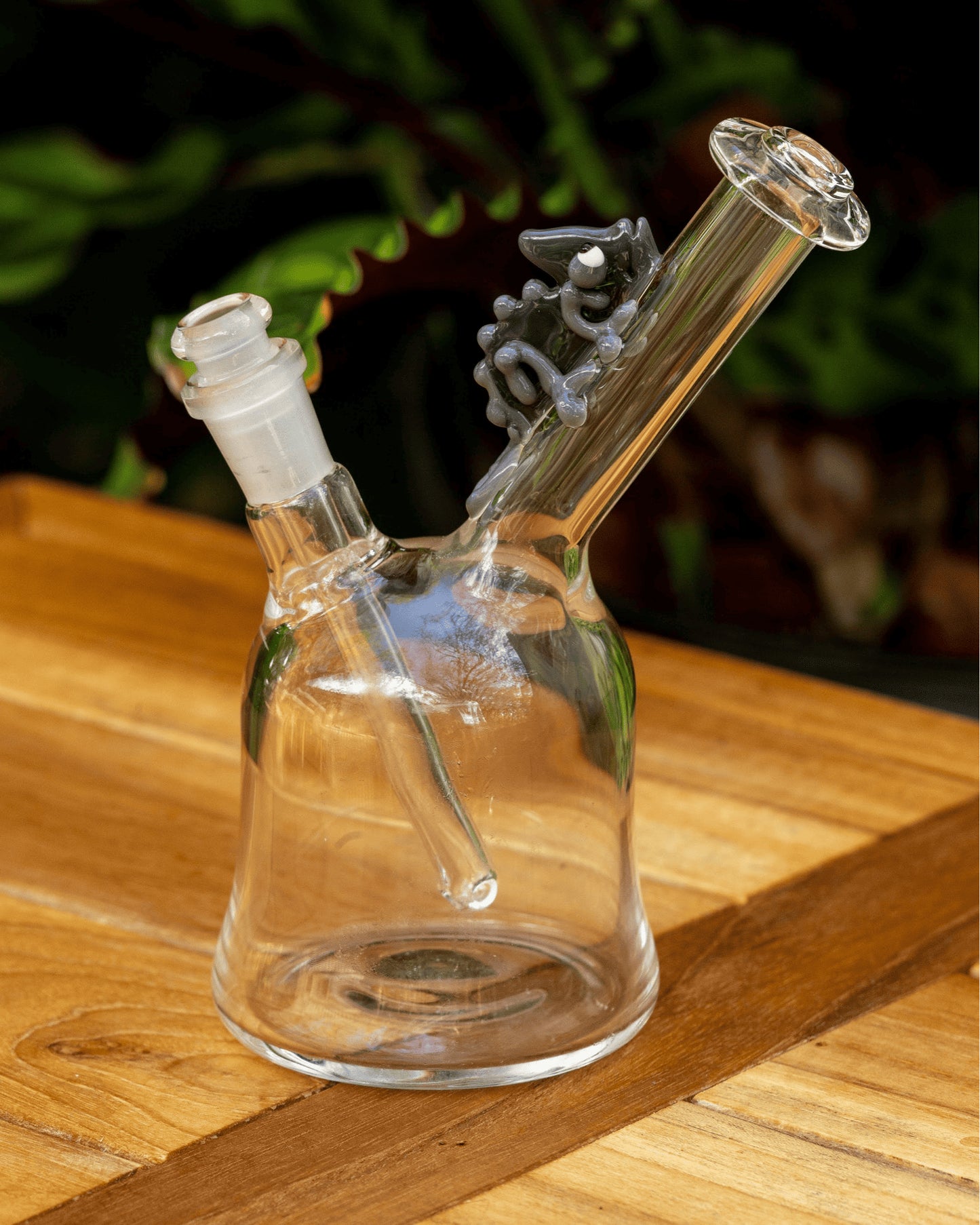 artisan-crafted design of the Clear Rig w/ Gray Chameleon (A) by Willy That Glass Guy