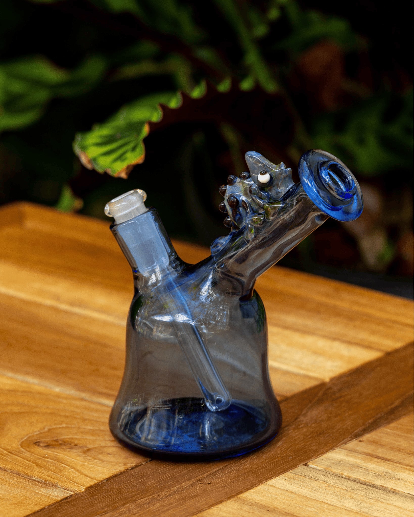 meticulously crafted design of the Blue Color Rig w/ Chameleon (A) by Willy That Glass Guy