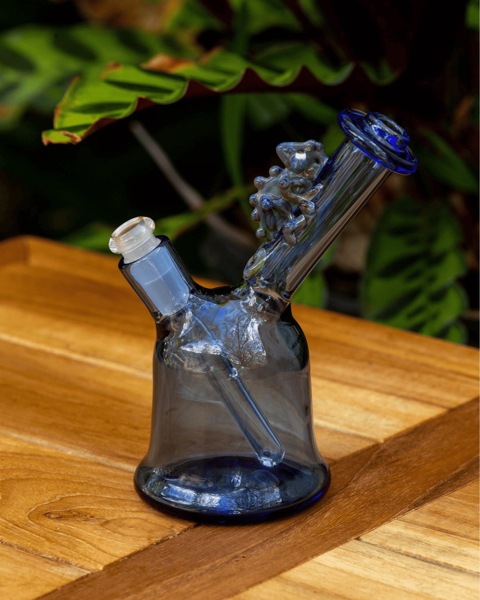 hand-blown design of the Blue Color Rig w/ Chameleon (C) by Willy That Glass Guy
