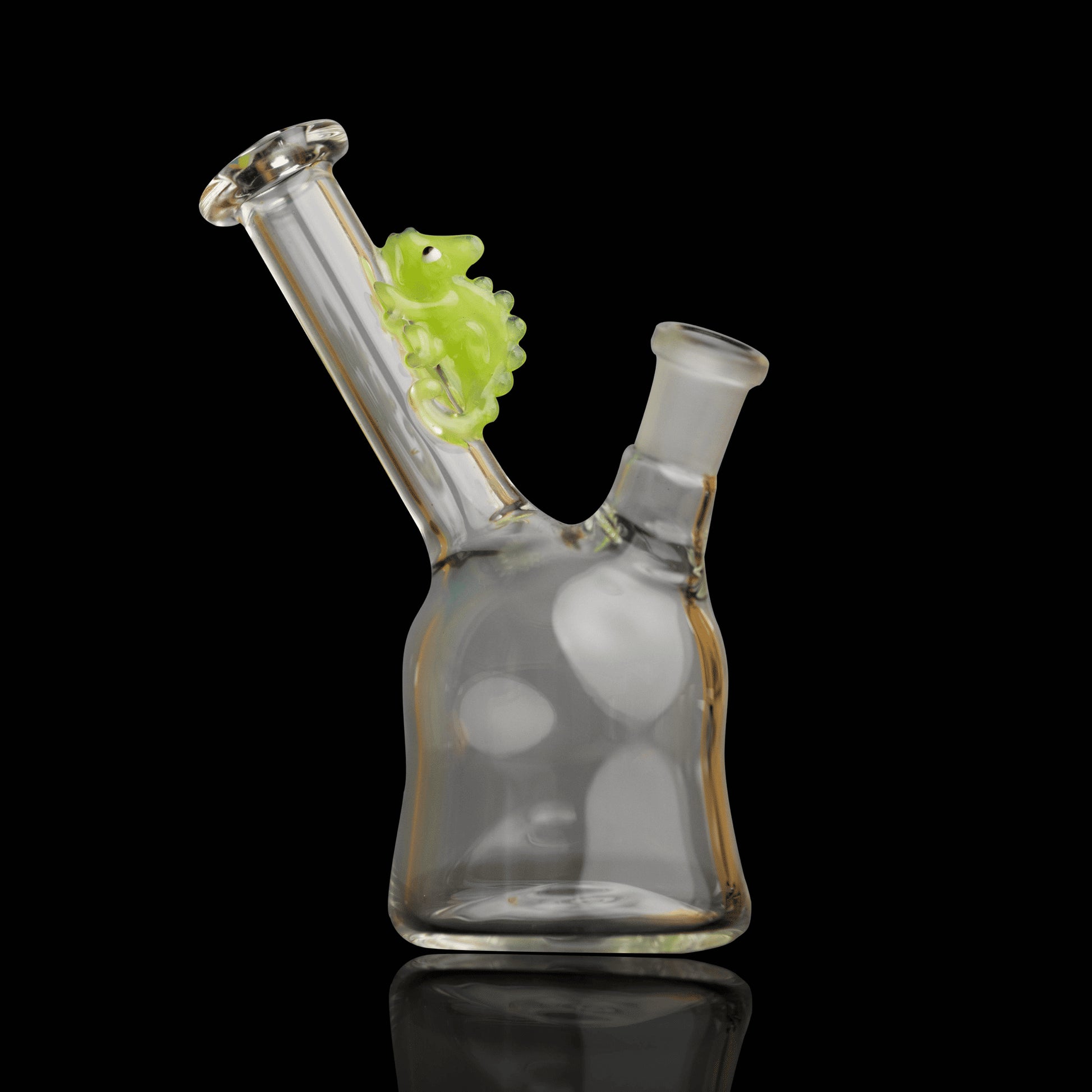 innovative design of the Clear Rig w/ Green Chameleon (H) by Willy That Glass Guy