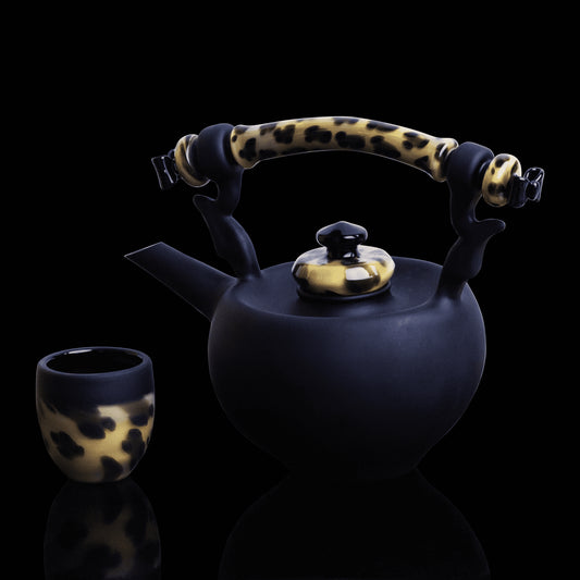 exquisite art piece - Teapot by Sakibomb x Jesse Whipkey (2021)