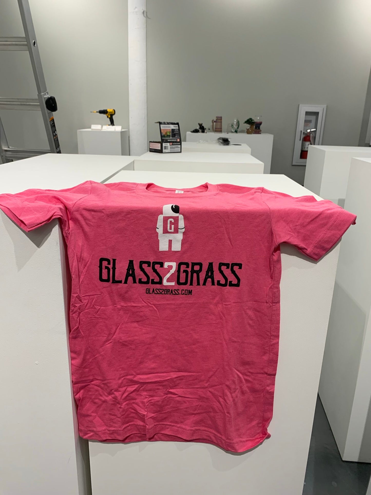 unique design of the Old G2G Shirt Pink L