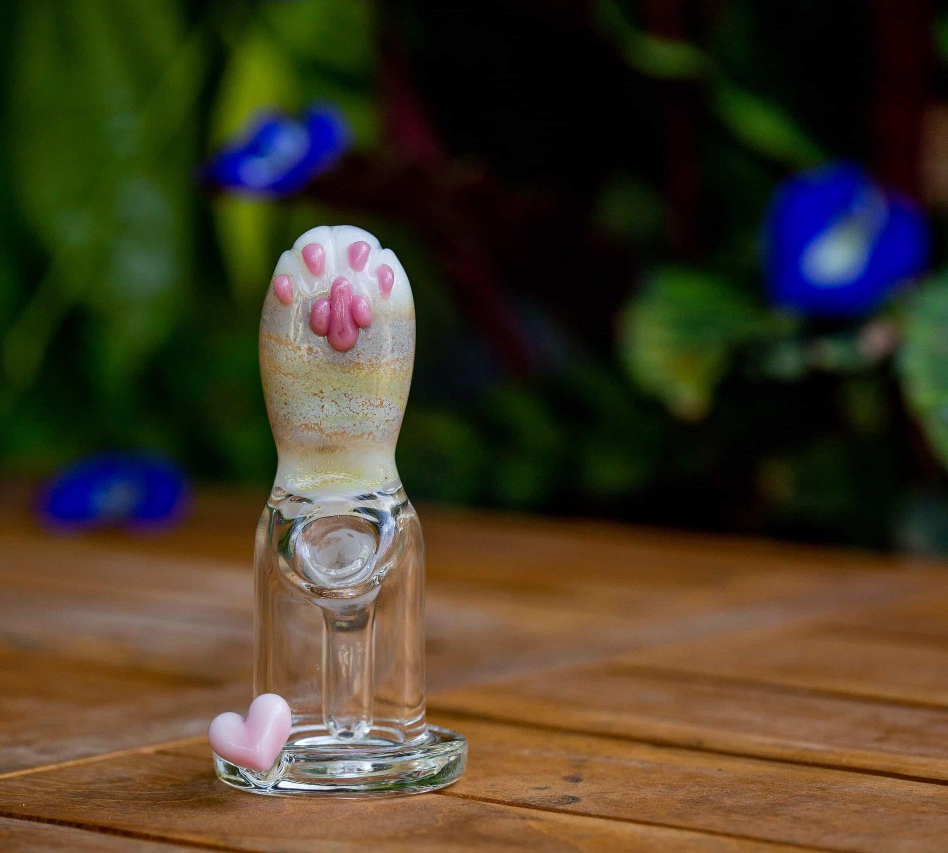 luxurious design of the Paw Fetish Rig by Sakibomb