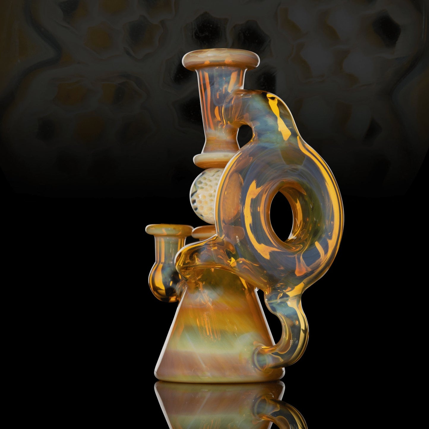 hand-blown design of the Sunset Orbit Rig by Dreamlab Glass