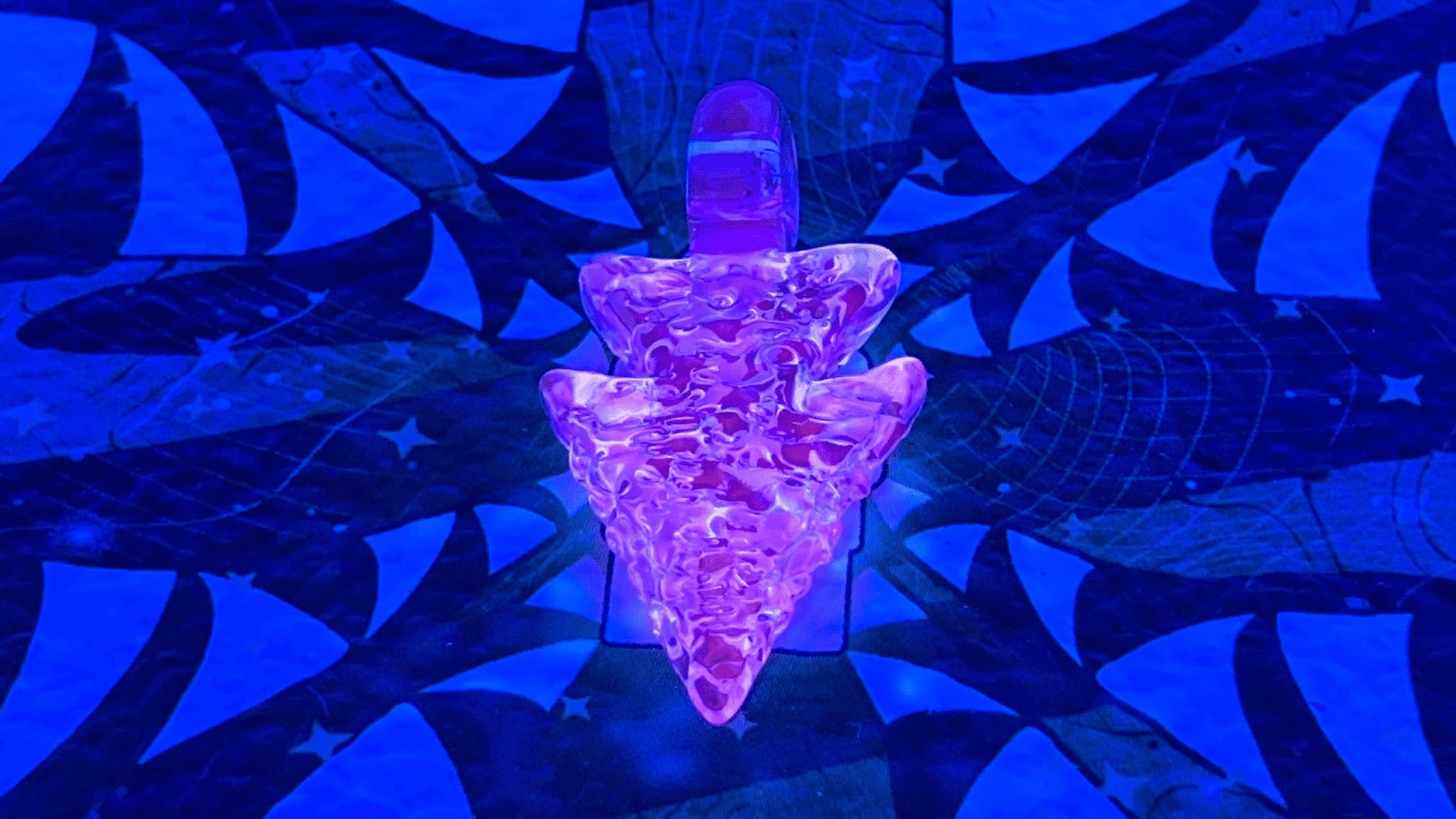 heady glass pendant - GA Lite Blue Dreamingo UV Arrowhead Pendant by Elks That Run (2022 Drop)