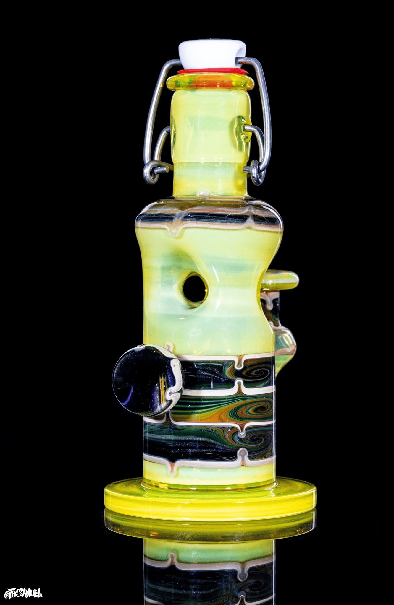 sophisticated design of the Bottle Collab Rig by Matt A x Nathan (N8) Miers (2022 Drop)