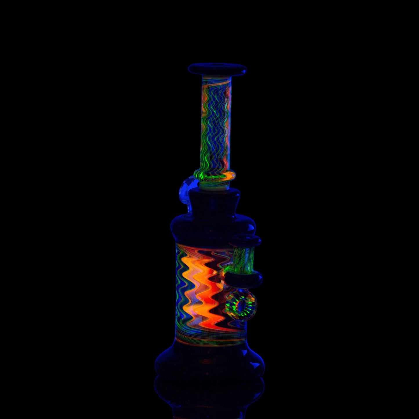 exquisite design of the Solo Vibe Changer Rig by Karma Glass (Rainbow Equinox 2022)