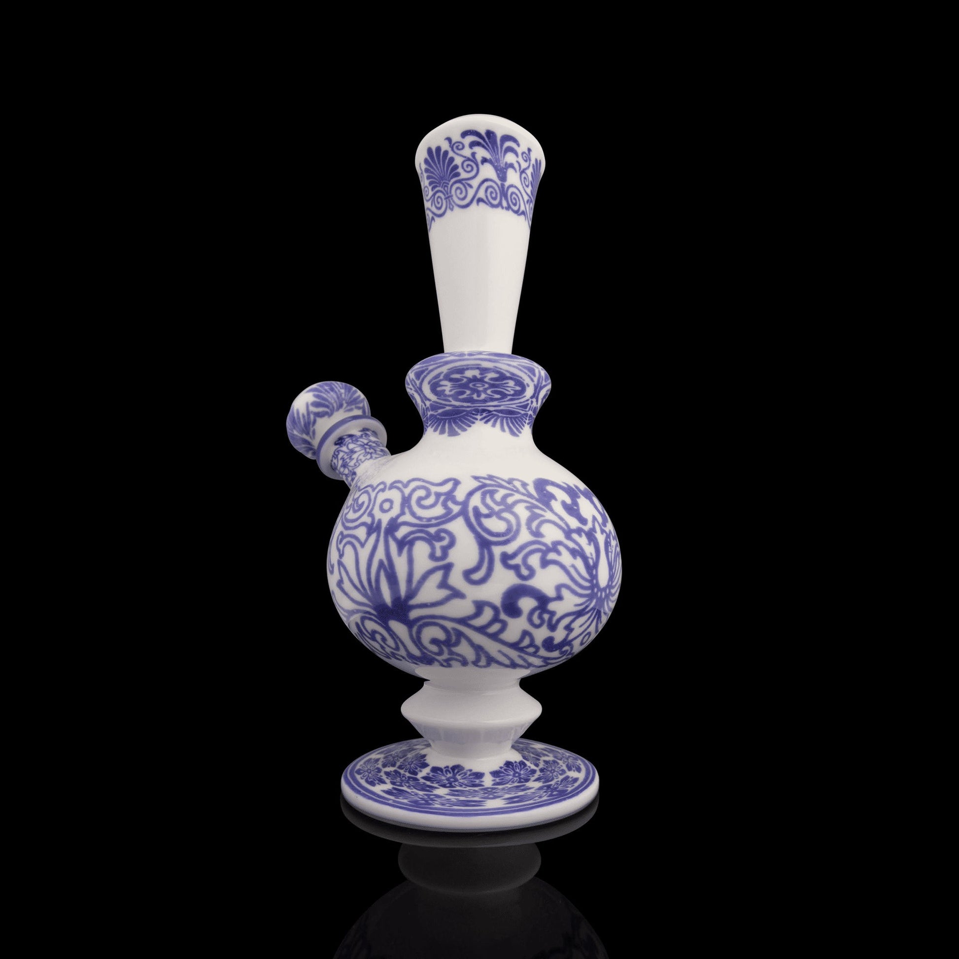 luxurious design of the Chinoiserie Water Pipe (aka Blue and White China) by Kurt B (SCOPE 2022)