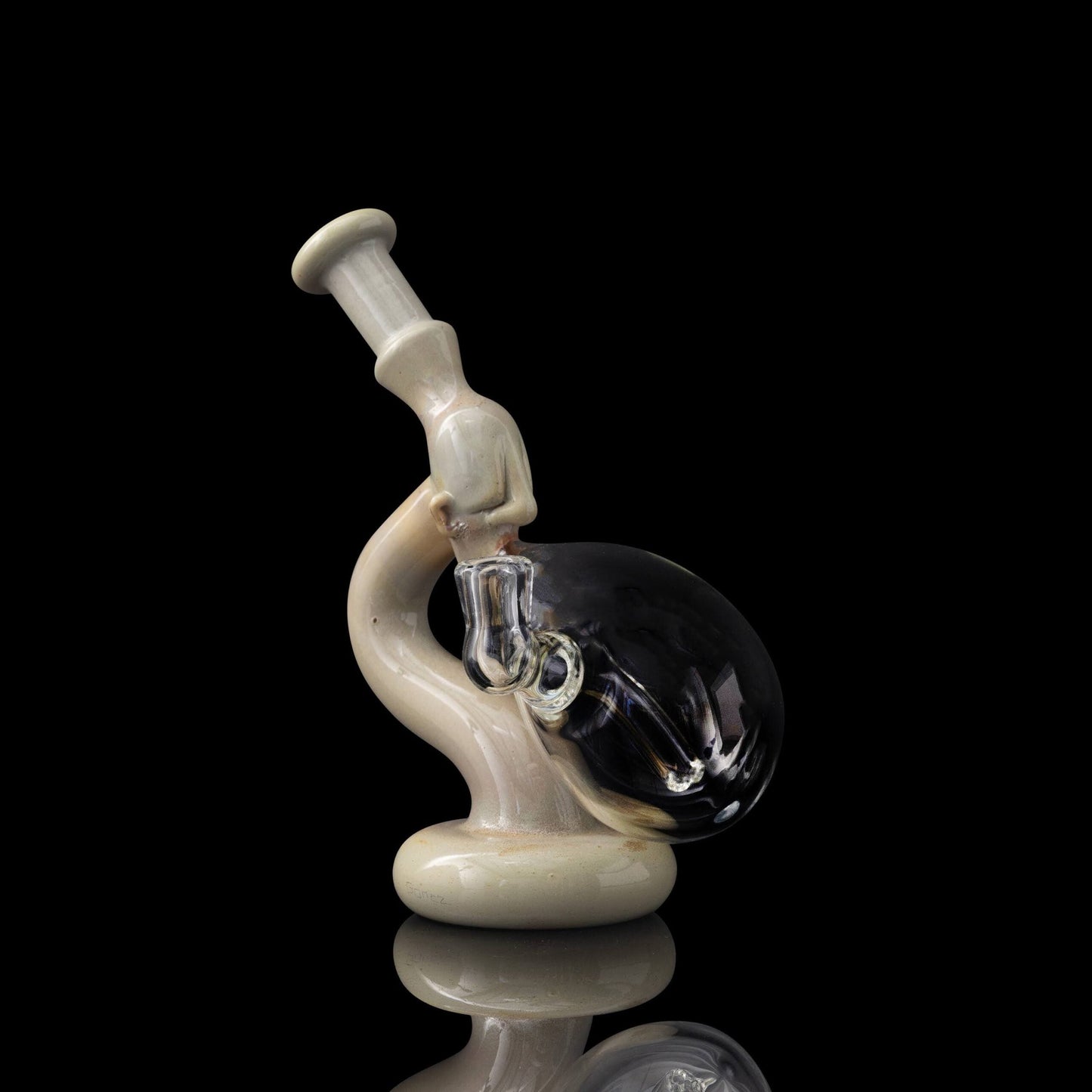 meticulously crafted design of the Suspended Bubbler by Gomez Glass (2023 Release)