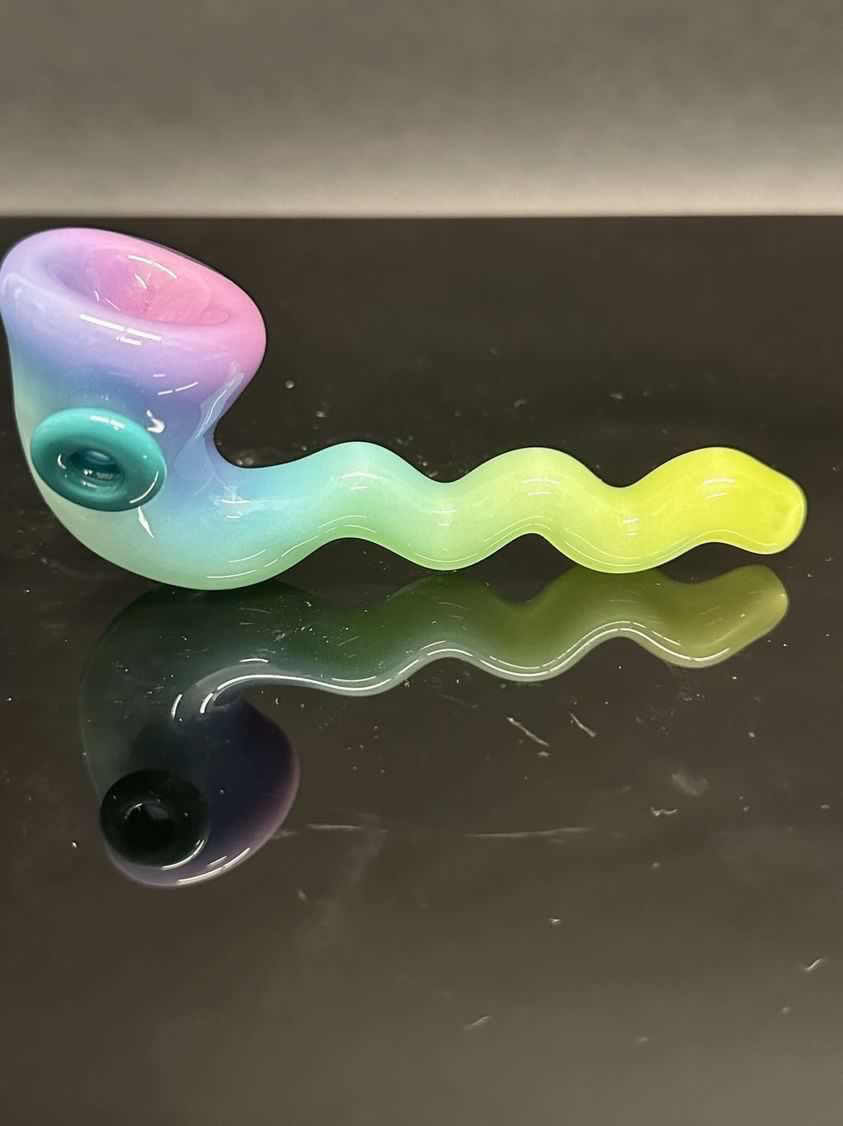 meticulously crafted design of the Squiggle Sherlock Pipe by Coldberger (GV 2023)