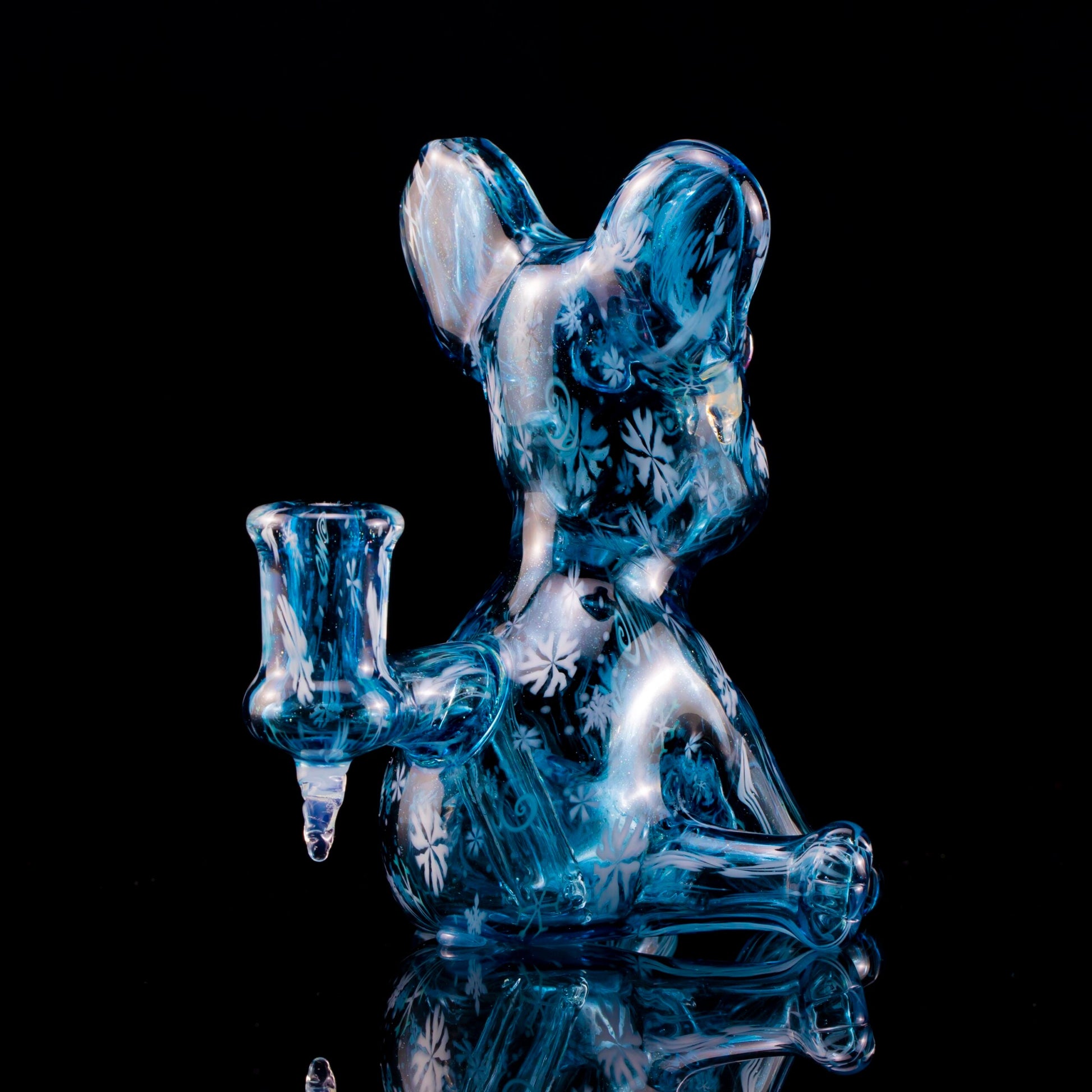 luxurious design of the Frenchie Rig by Chaka Glass x Swanny (2023)